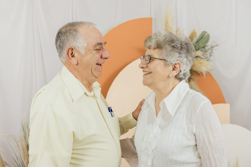 José Renato y María Isabel mirándose